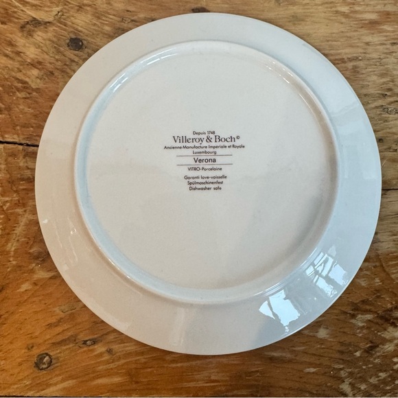 Vintage Porcelain tea cups + saucers in 'Verona' pattern by Villeroy & Boch x 2 - Picture 9 of 10